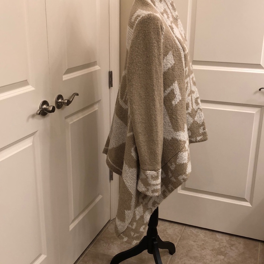 LINE Intarsia-Knit Asymmetric Sweater - Picture 3 of 7
